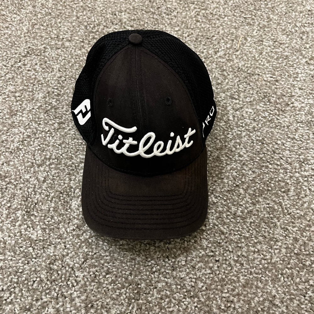 New Era Titleist Fited Hat Medium Large Black Golf Hat Pro V1 FJ